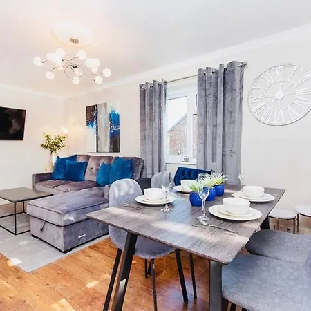 Апартаменты Lovely One Bed With Free Parking *