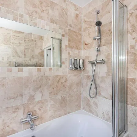 Lovely One Bed With Free Parking * Йорк