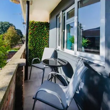 Διαμέρισμα Lovely One Bed With Free Parking *